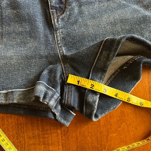 American Eagle Outfitters•women’s highest rise mom shorts•size 4•blue•NWT•new - Picture 11 of 15